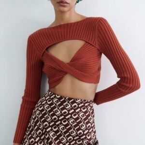 UO Tayla Twist-Front Cropped Sweater - Rust - Size Medium